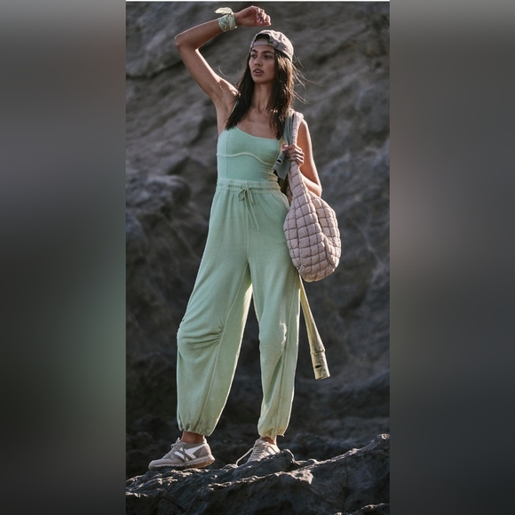 free people movement Pants - NWT FREE PEOPLE INBOUND ONSIE SIZE L MOSS COLOR